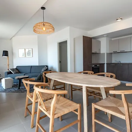 Magnificent With Superb View Daire Beausoleil
